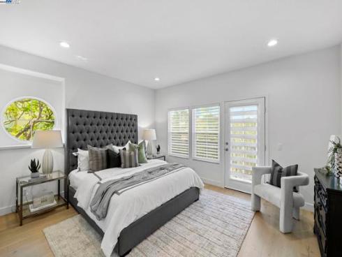 24 Dauphine , Newport Coast, CA