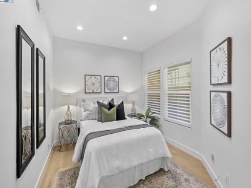 24 Dauphine , Newport Coast, CA