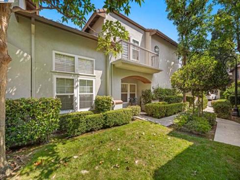 24  Dauphine  , Newport Coast, CA