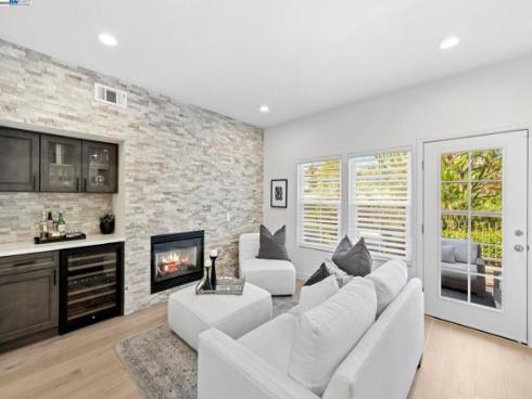 24 Dauphine , Newport Coast, CA