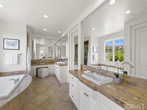 28 Sandy Cv , Newport Coast, CA