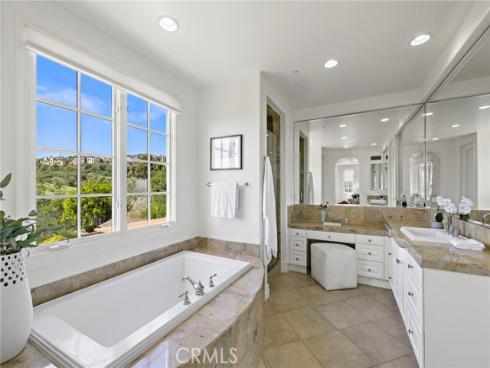 28 Sandy Cv , Newport Coast, CA