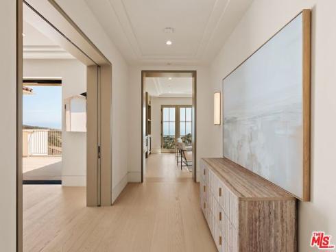 18 Swimmers Point , Newport Coast, CA