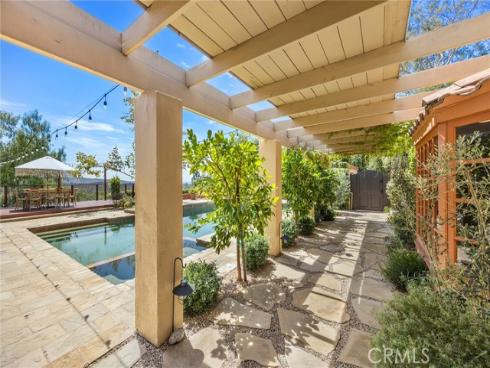 10162  La Sierra  , North Tustin, CA