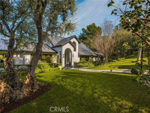 9821 Brentwood Drive