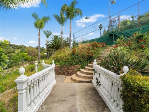 10696 Skyline Drive, North Tustin, CA