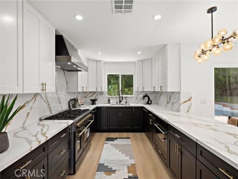 1341  Mumford  , North Tustin, CA
