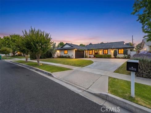 13352 Fairmont Way, North Tustin, CA