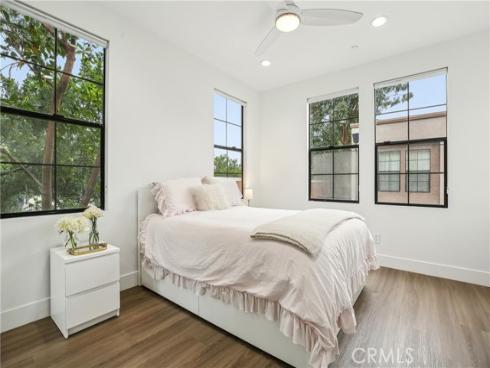 551 W Maple Avenue, Orange, CA