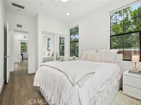 551 W Maple Avenue, Orange, CA