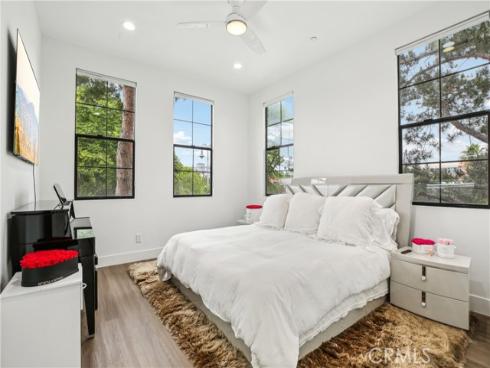 551 W Maple Avenue, Orange, CA