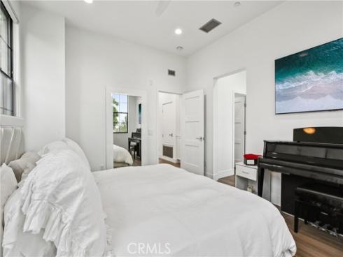 551 W Maple Avenue, Orange, CA