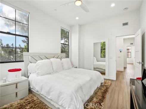 551 W Maple Avenue, Orange, CA