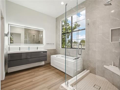 551 W Maple Avenue, Orange, CA