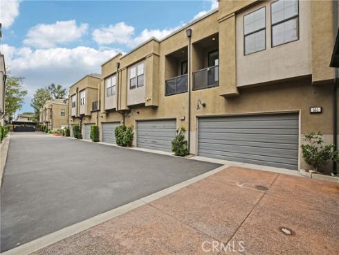 551 W Maple Avenue, Orange, CA