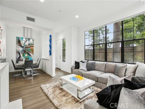 551 W Maple Avenue, Orange, CA