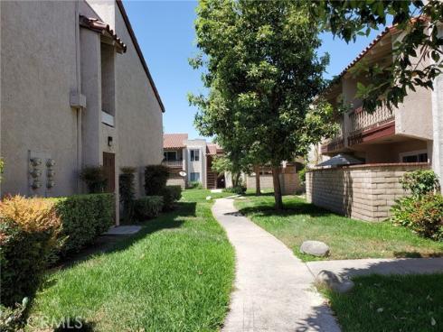 700 W La Veta  F2  Avenue, Orange, CA