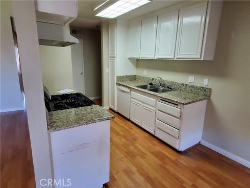 700 W La Veta  F2  Avenue, Orange, CA