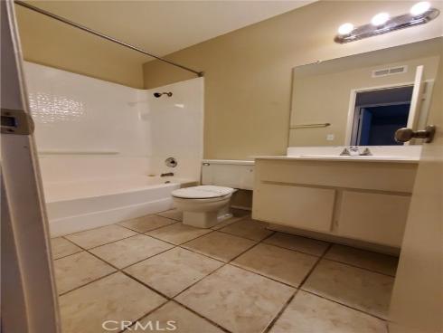 700 W La Veta  F2  Avenue, Orange, CA