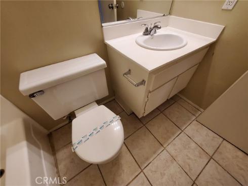 700 W La Veta  F2  Avenue, Orange, CA