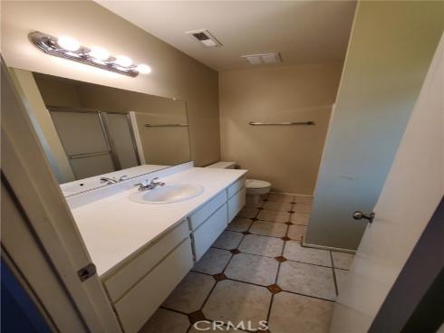 700 W La Veta  F2  Avenue, Orange, CA