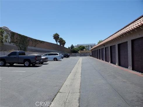 700 W La Veta  F2  Avenue, Orange, CA