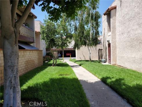 700 W La Veta  F2  Avenue, Orange, CA