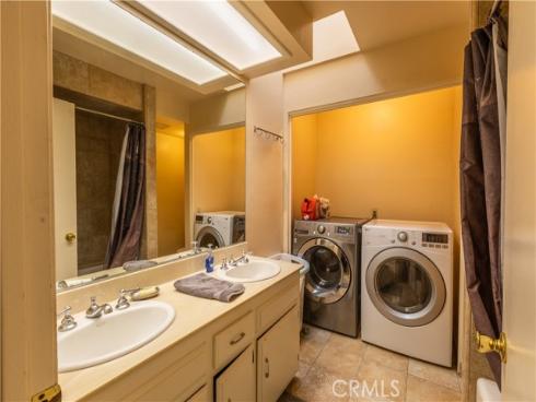 910 E Glendale , Orange, CA