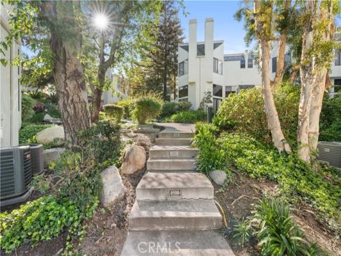 190 N Singingwood  , Orange, CA