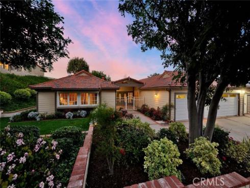 6823 E. La Cumbre Drive