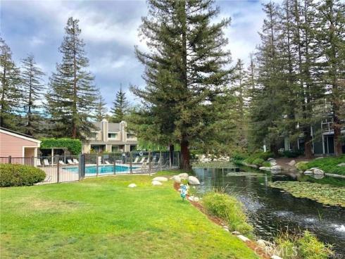 700 E. Lake Drive 27