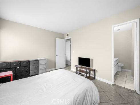 700 W La Veta  , Orange, CA