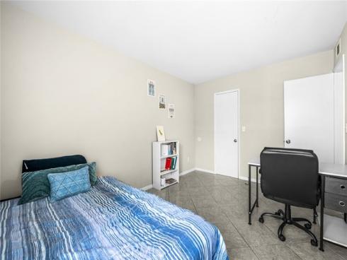 700 W La Veta  , Orange, CA