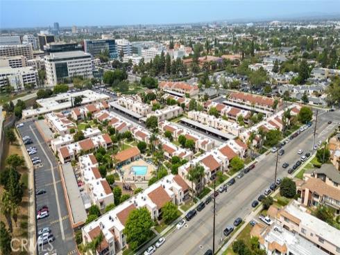 700 W La Veta  , Orange, CA