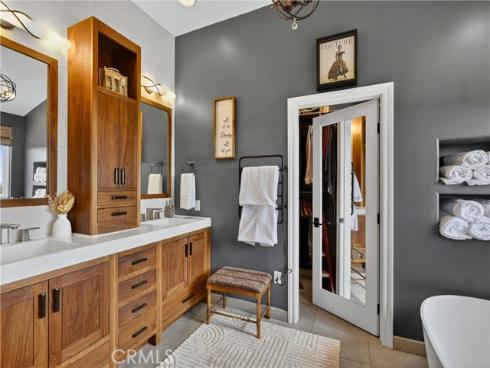 2704 North Vista Heights Avenue , Orange, CA