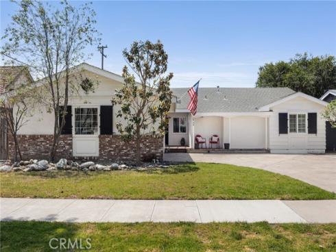 2748 E. Dorothy