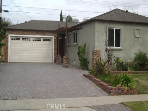 3747 E. Roberta Avenue