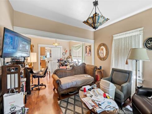 712 E Washington Ave , Orange, CA