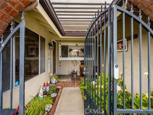 915 E La Veta Avenue , Orange, CA