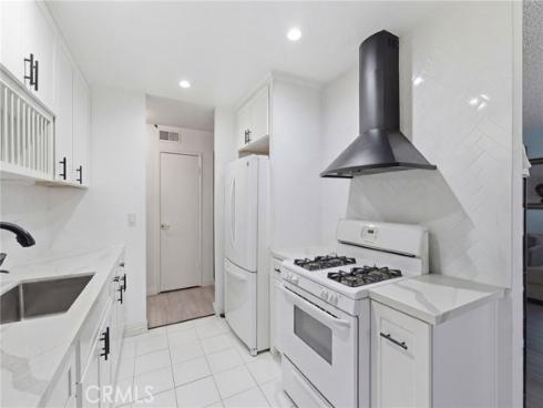 700 W La Veta  , Orange, CA