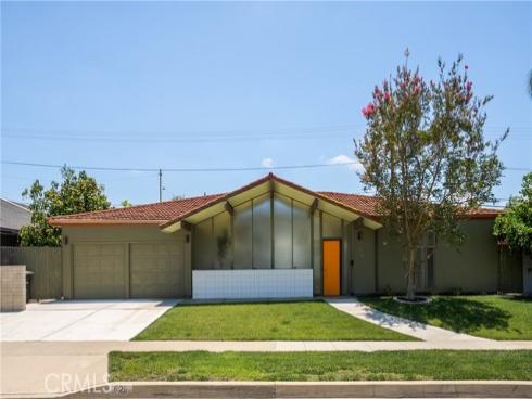 626 E. Palmdale