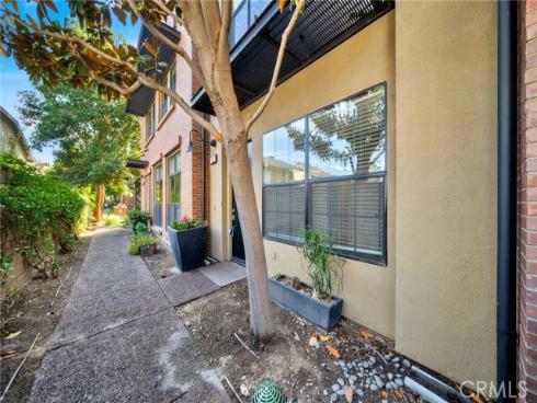 563 W Maple Avenue, Orange, CA