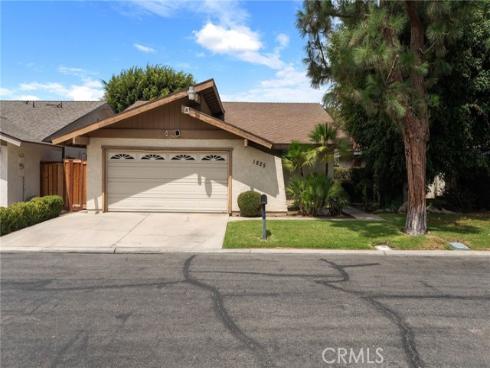1825 W Las Palmas Circle , Orange, CA