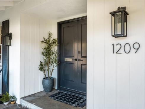 1209 E Walnut , Orange, CA