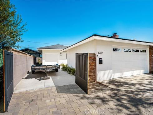 1209 E Walnut , Orange, CA
