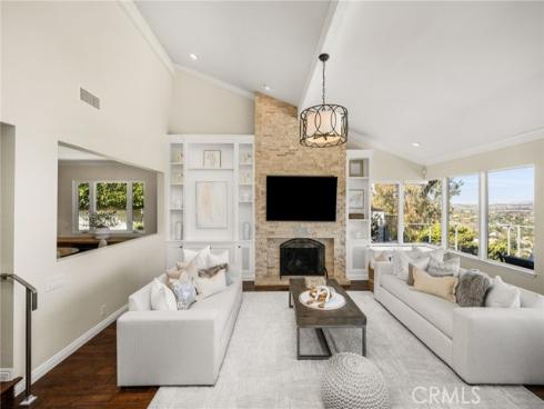 6703 E La Cumbre , Orange, CA