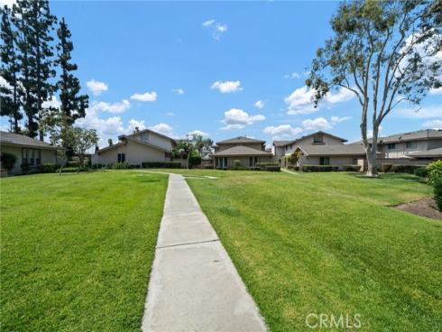 166 Southampton 21 Way, Placentia, CA