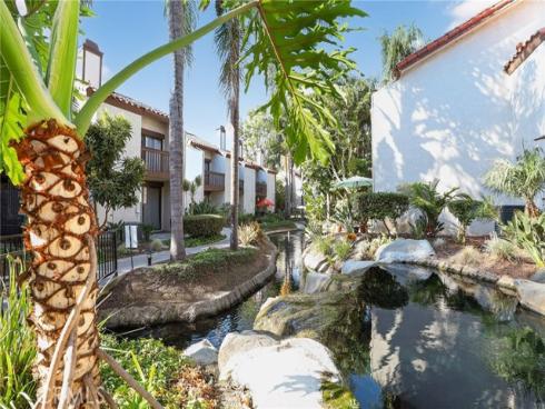 376  Hawaii  , Placentia, CA