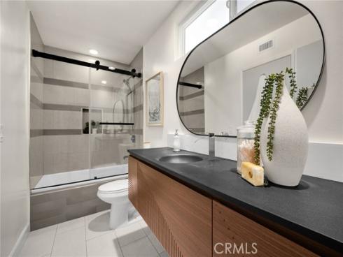 180  Horseshoe  , Placentia, CA