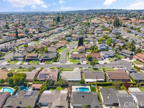 1384  Roxborough  , Placentia, CA